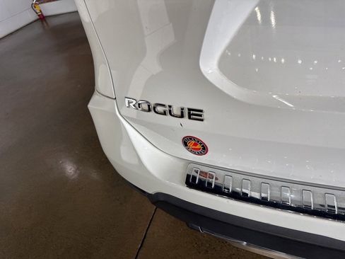 Used 2018 Nissan Rogue S image 26