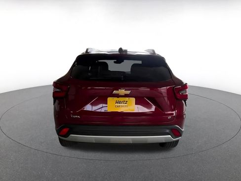 Used 2025 Chevrolet Trax LT FWD image 11