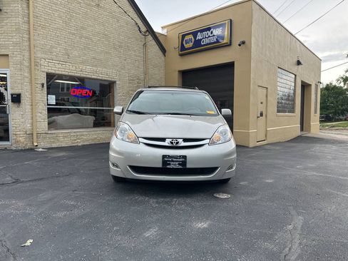 Used 2010 Toyota Sienna XLE Limited FWD image 6