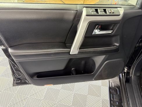 Used 2015 Toyota 4Runner SR5 AWD/4WD image 15