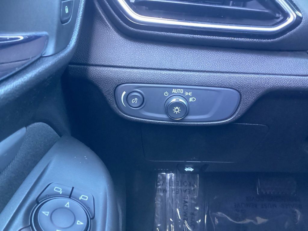 Used 2022 Chevrolet Bolt EUV LT w/ Comfort Package FWD image 28