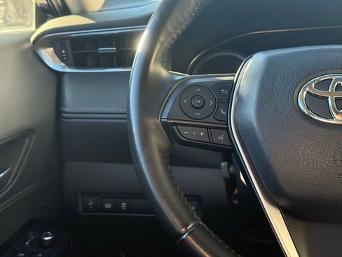 Used 2024 Toyota Venza LE image 9