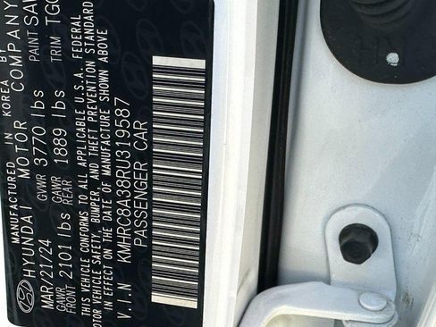 Used 2024 Hyundai Venue SEL image 23