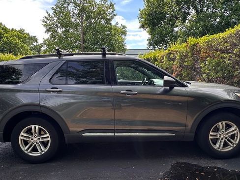 Used 2020 Ford Explorer XLT w/ Equipment Group 202A AWD/4WD image 4