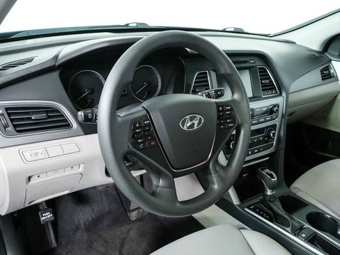 Used 2017 Hyundai Sonata SE FWD image 4
