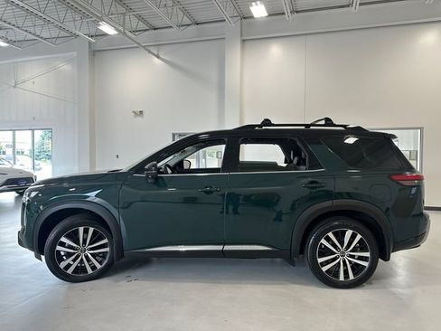 Used 2024 Nissan Pathfinder Platinum w/ Cargo Package AWD/4WD image 9