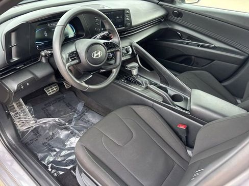 Used 2025 Hyundai Elantra Sport FWD image 12