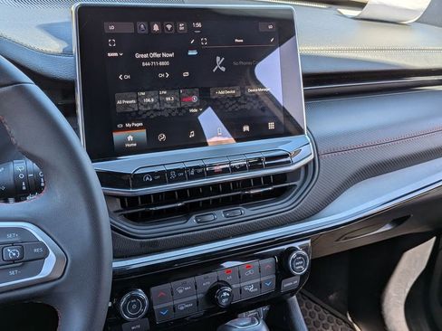 Used 2025 Jeep Compass Trailhawk image 18