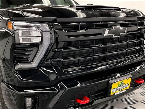 Used 2025 Chevrolet Silverado 2500 LTZ image 32