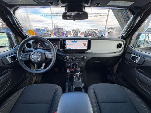 Used 2025 Jeep Wrangler Willys image 16