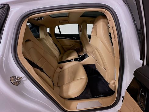 Used 2021 Porsche Panamera 4 image 31