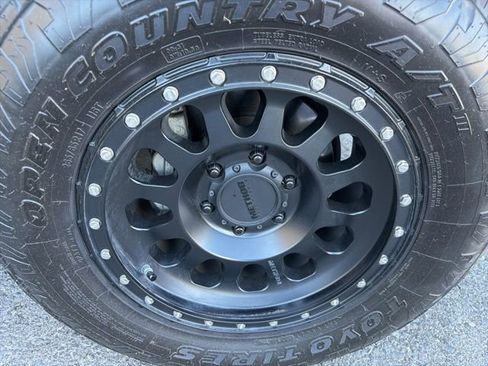 Used 2020 Toyota Tacoma TRD Off-Road w/ Technology Package RWD image 3
