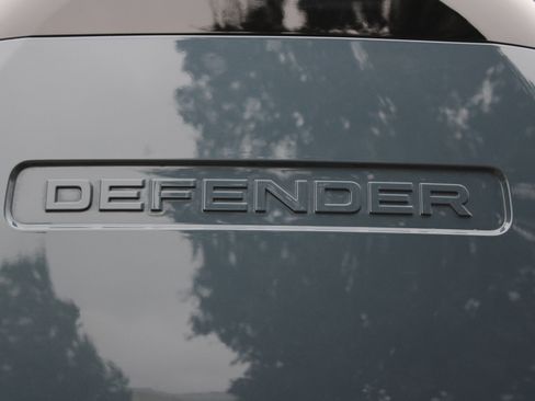 Used 2024 Land Rover Defender 110 S image 77