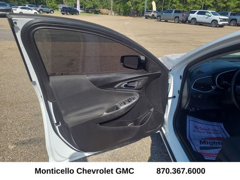 Used 2025 Chevrolet Malibu RS FWD image 12
