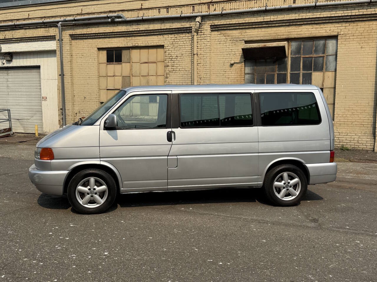 Used 2003 Volkswagen Eurovan MV FWD image 3