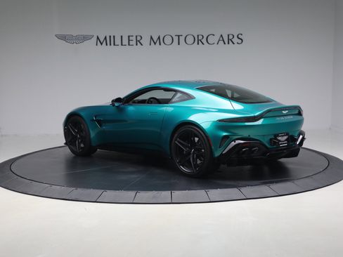 Used 2025 Aston Martin V8 Vantage Coupe image 4