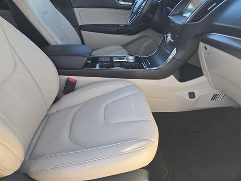 Used 2020 Ford Edge Titanium image 13