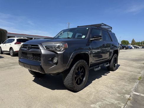 Used 2021 Toyota 4Runner Venture w/ Moonroof Package AWD/4WD image 3