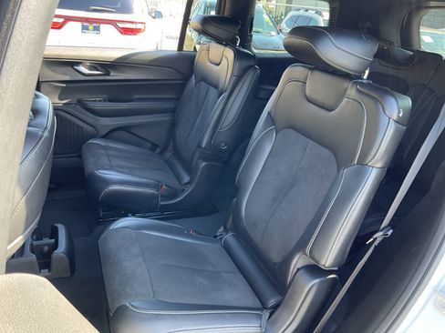 Used 2023 Jeep Grand Cherokee L Laredo RWD image 19