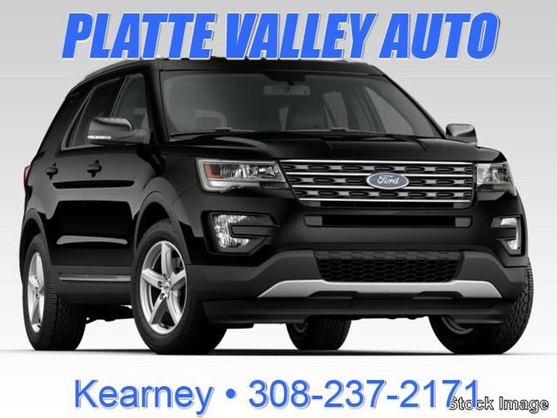 Used 2017 Ford Explorer XLT image 1