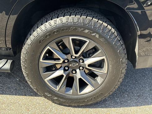 Used 2023 Chevrolet Tahoe Z71 w/ Z71 Off-Road Package AWD/4WD image 4