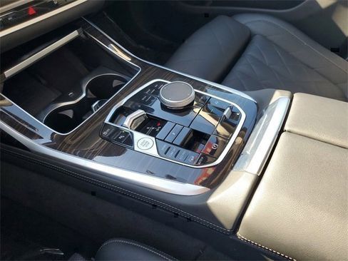 Used 2025 BMW X7 xDrive40i image 25