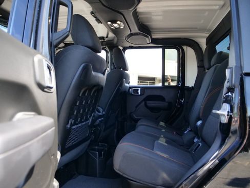 Used 2023 Jeep Gladiator Mojave w/ Cold Weather Group AWD/4WD image 36