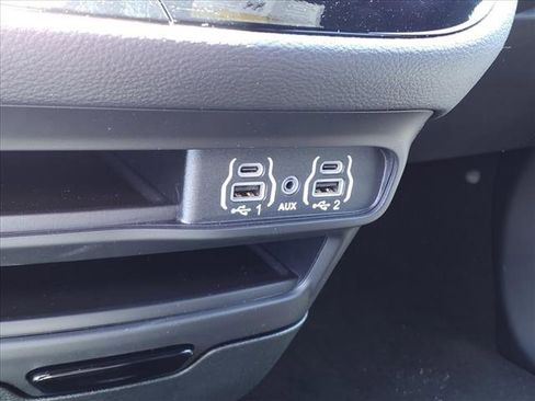 New 2023 Chrysler Pacifica Touring-L w/ S Appearance Package image 8