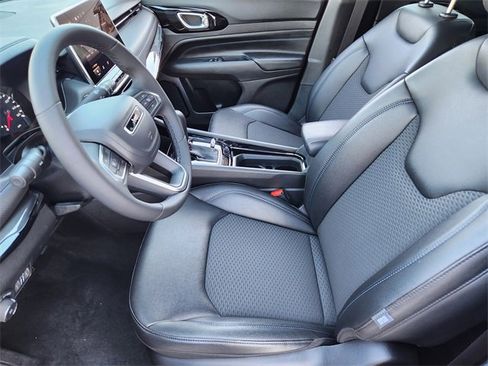 Used 2026 Jeep Compass Latitude image 12