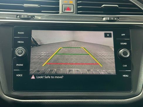 Used 2022 Volkswagen Tiguan SE image 19