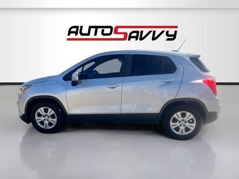 Used 2018 Chevrolet Trax LS FWD image 4