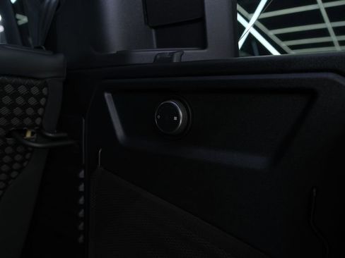 Used 2023 Land Rover Defender 110 V8 image 44