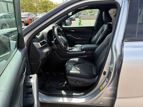 Used 2024 Toyota Highlander XSE FWD image 27