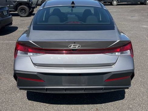 Used 2024 Hyundai Elantra SEL FWD image 11