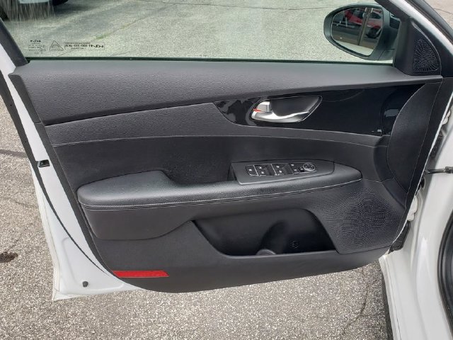 Used 2022 Kia Forte GT-Line FWD image 11