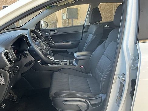 Used 2017 Kia Sportage LX image 17
