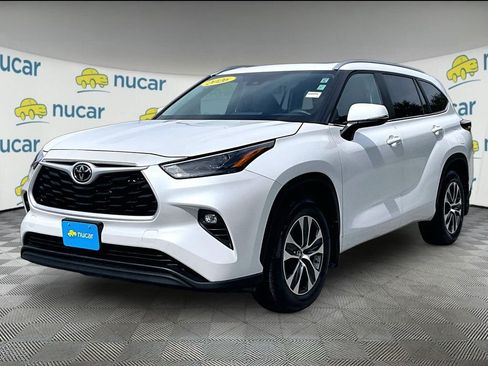 Certified 2026 Toyota Highlander XLE AWD/4WD image 3