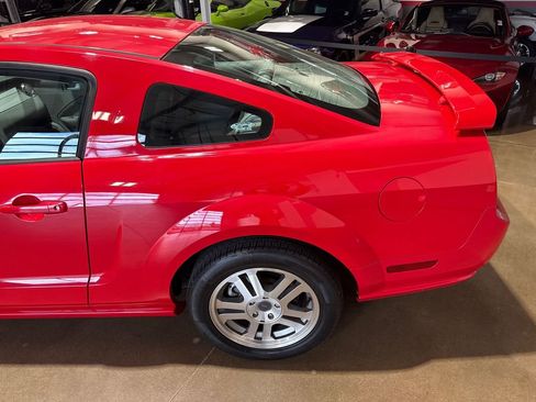 Used 2005 Ford Mustang GT Premium image 38