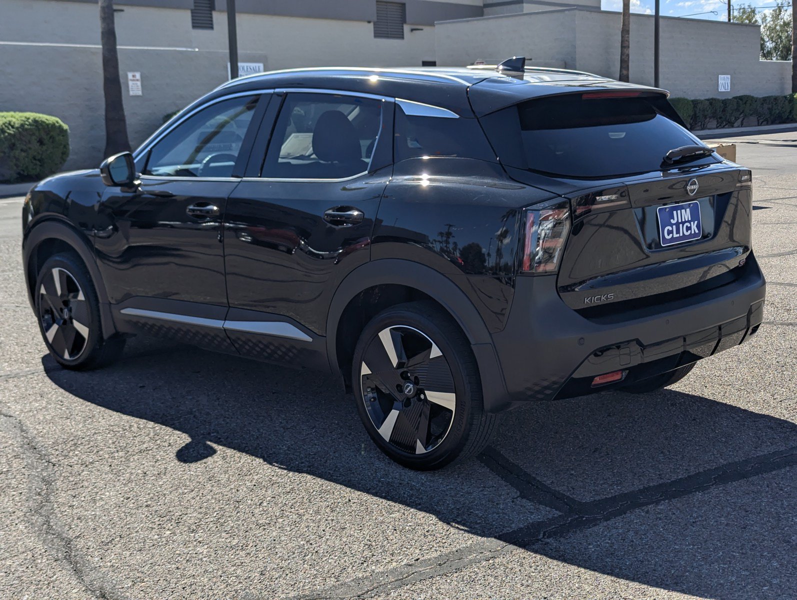 Used 2025 Nissan Kicks SR FWD image 4