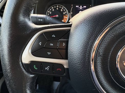 Used 2015 Jeep Renegade Latitude AWD/4WD image 3