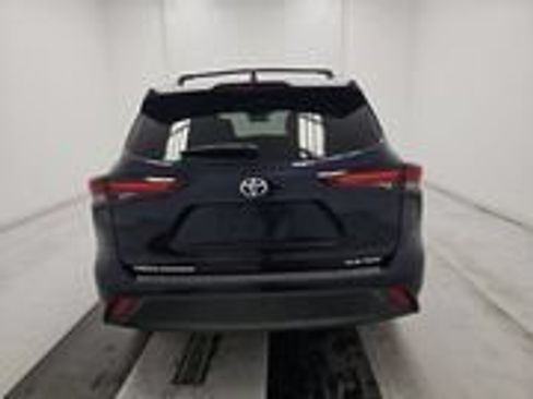 Certified 2024 Toyota Highlander XLE AWD/4WD image 5
