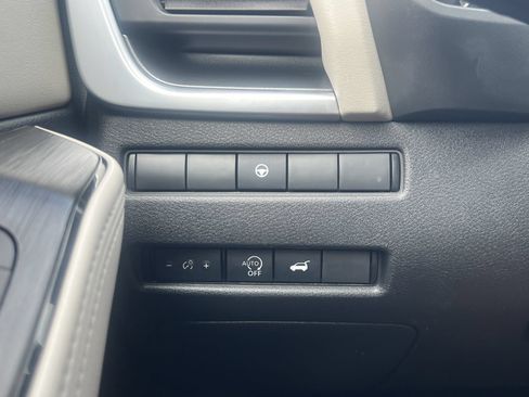 Certified 2025 Nissan Rogue SV AWD/4WD image 11