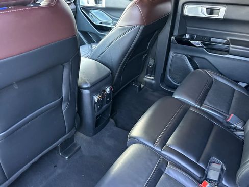 Used 2021 Ford Explorer Platinum w/ Equipment Group 601A AWD/4WD image 4