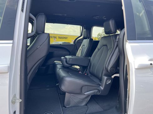 New 2026 Chrysler Pacifica Select image 32