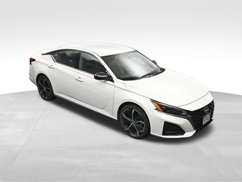 Used 2024 Nissan Altima 2.5 SR FWD image 23