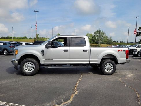 Used 2017 Ford F250 XLT w/ XLT Value Package image 4