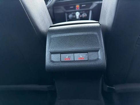 Used 2020 Volkswagen Jetta SE w/ SE Cold Weather Package image 32