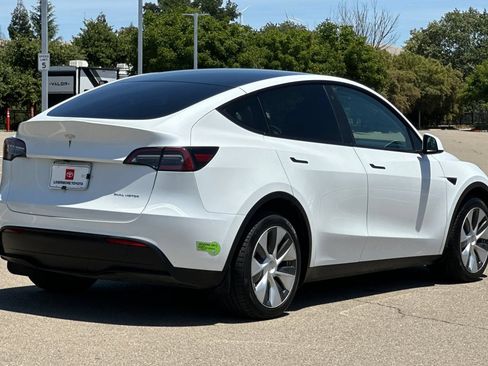Used 2023 Tesla Model Y Long Range AWD/4WD image 4