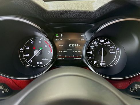 Used 2018 Alfa Romeo Stelvio AWD image 34