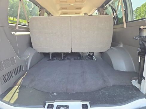 Used 2023 Chevrolet Express 3500 LT w/ LT Preferred Equipment Group RWD image 9